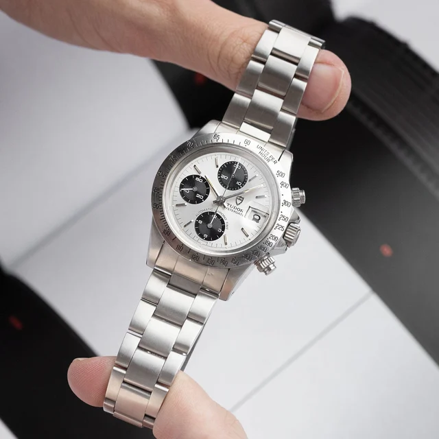 Tudor Big Block W-2060 kol saati