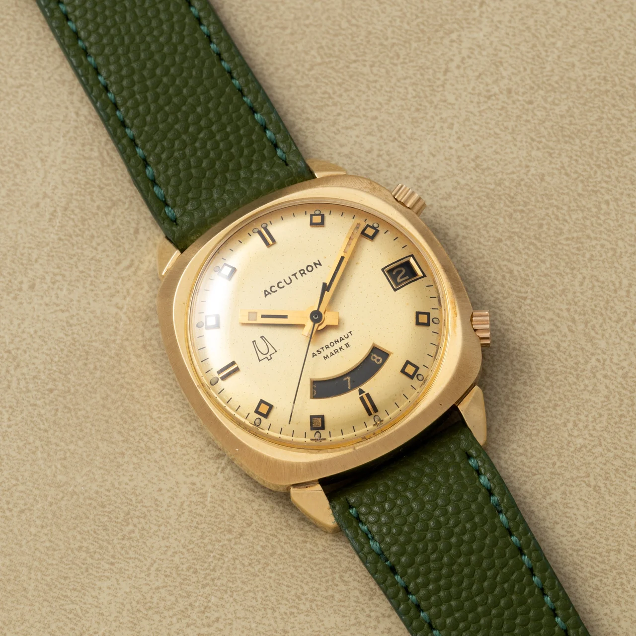 Bulova Accutron 40992948 34 mm kol saati