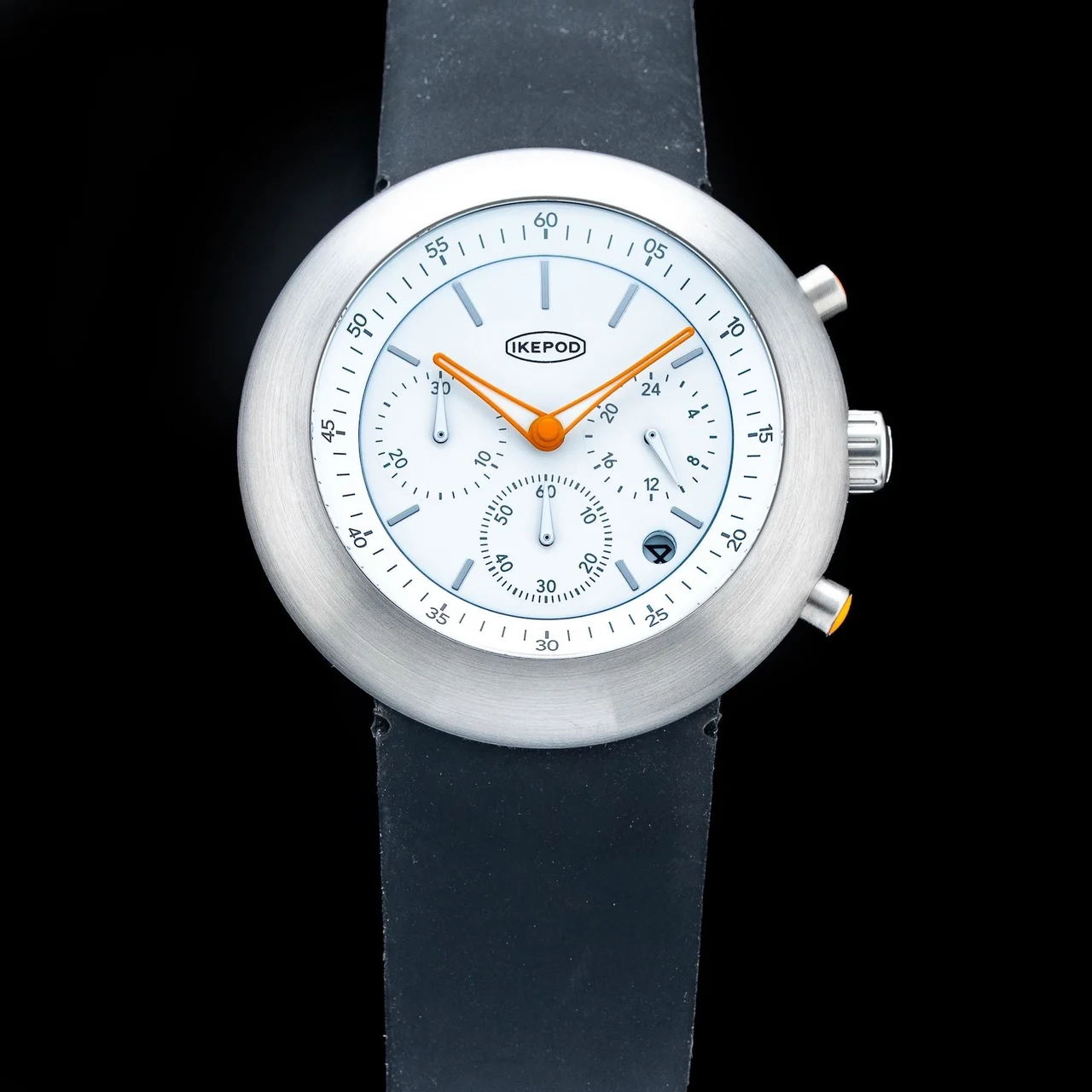 Ikepod Chronopod White Horse 013 210009N35295 44 mm kol saati