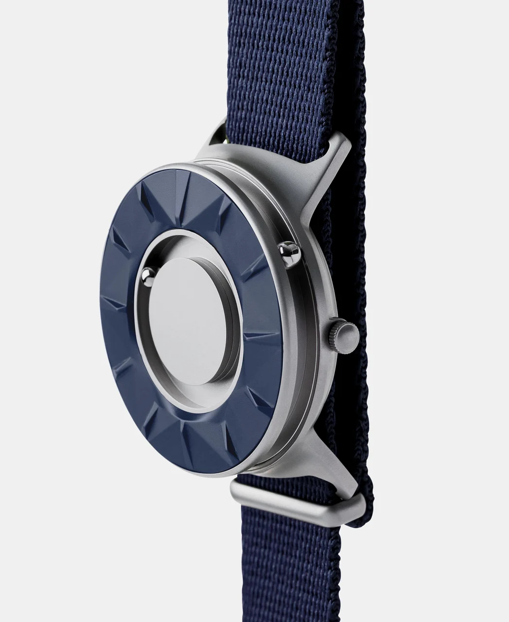 Eone Apex-n-mid-ce 40 mm kol saati