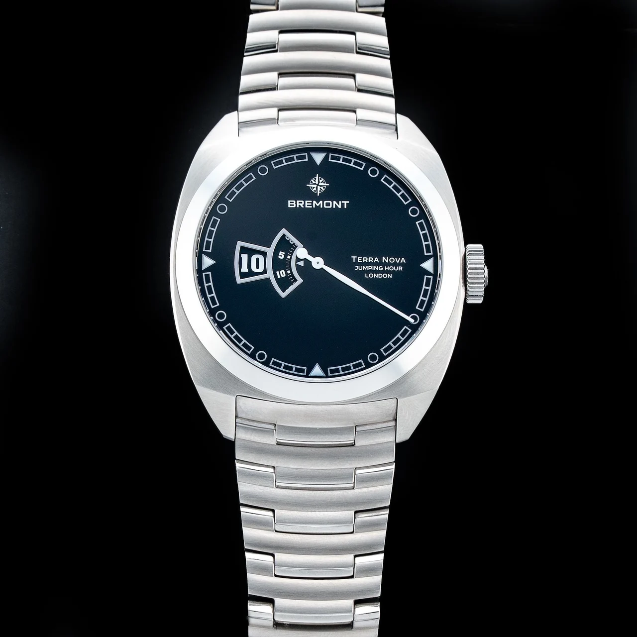 Bremont Terra Nova Jumping Hour On Bracelet 210009N34597 kol saati