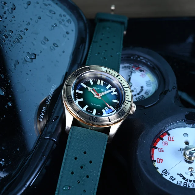 AQUATICO Bronze Star Tritium Green Dial kol saati