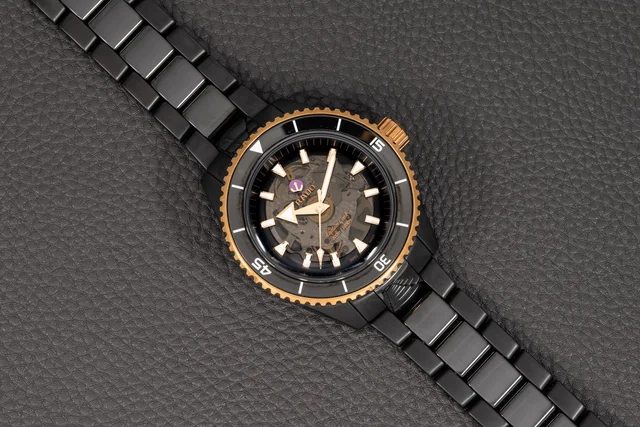 Rado Captain Cook 408000542490 kol saati