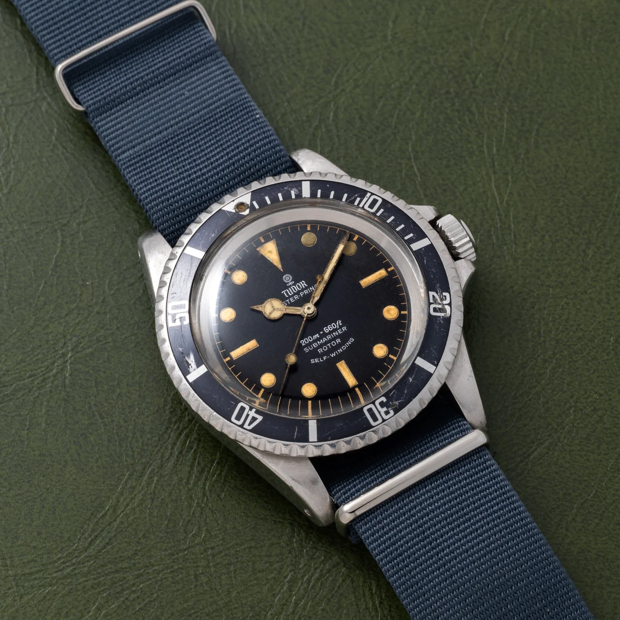 Tudor Submariner 40992536 39 mm kol saati