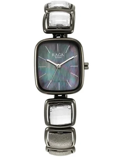 Titan Raga 95136QM02 32 mm kol saati