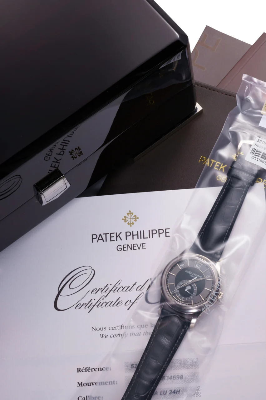 Patek Philippe PATEK PHILIPPE REF. 5205G ANNUAL CALENDAR,18K WHITE GOLD , FACTORY SINGLE SEALED kol saati