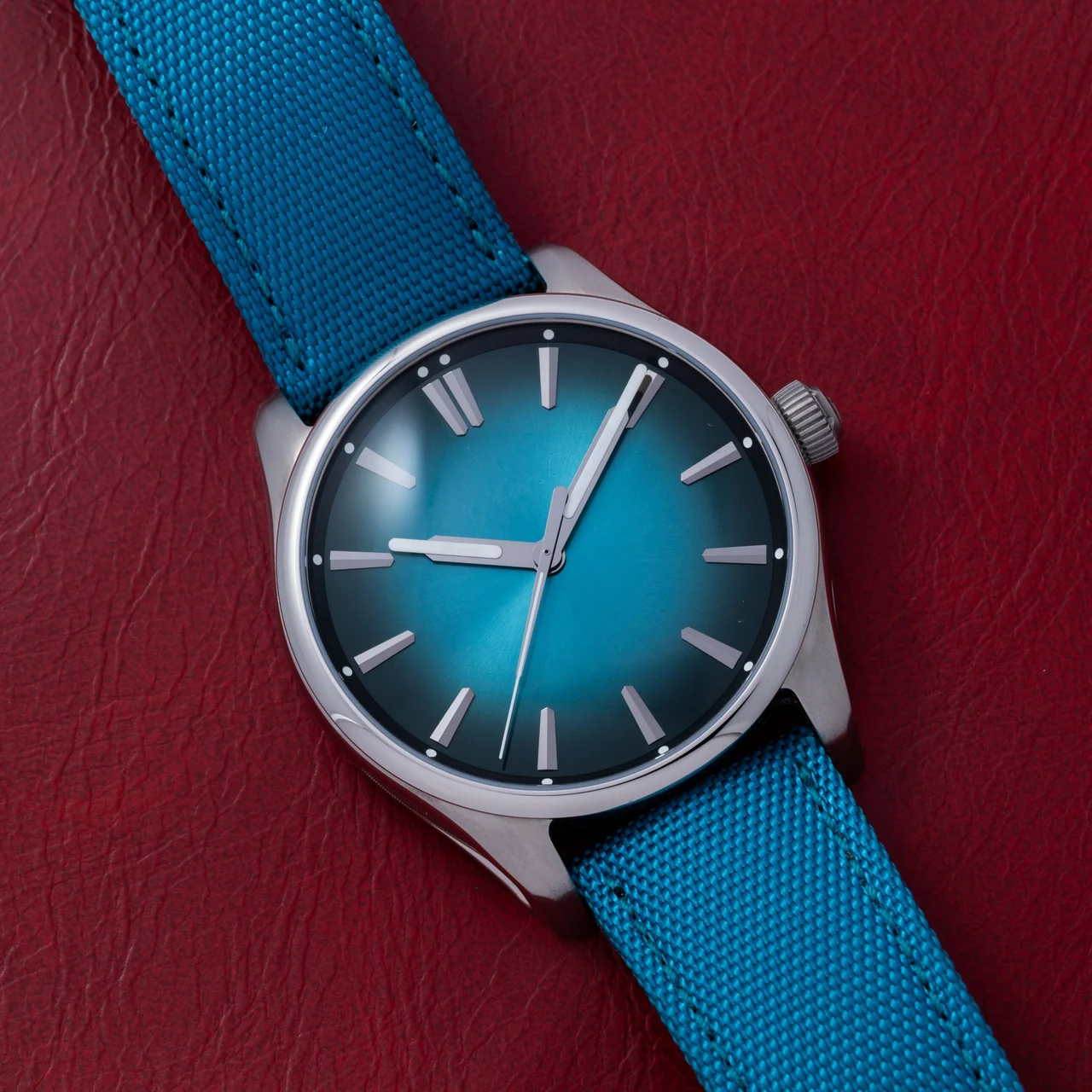 H. Moser & Cie. - Pioneer 40992240 43 mm kol saati