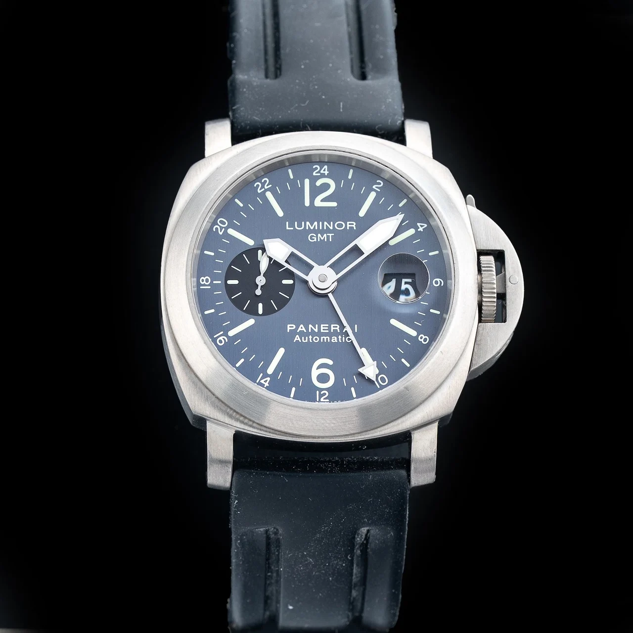 Panerai Luminor GMT 44 210009N33841 44 mm kol saati