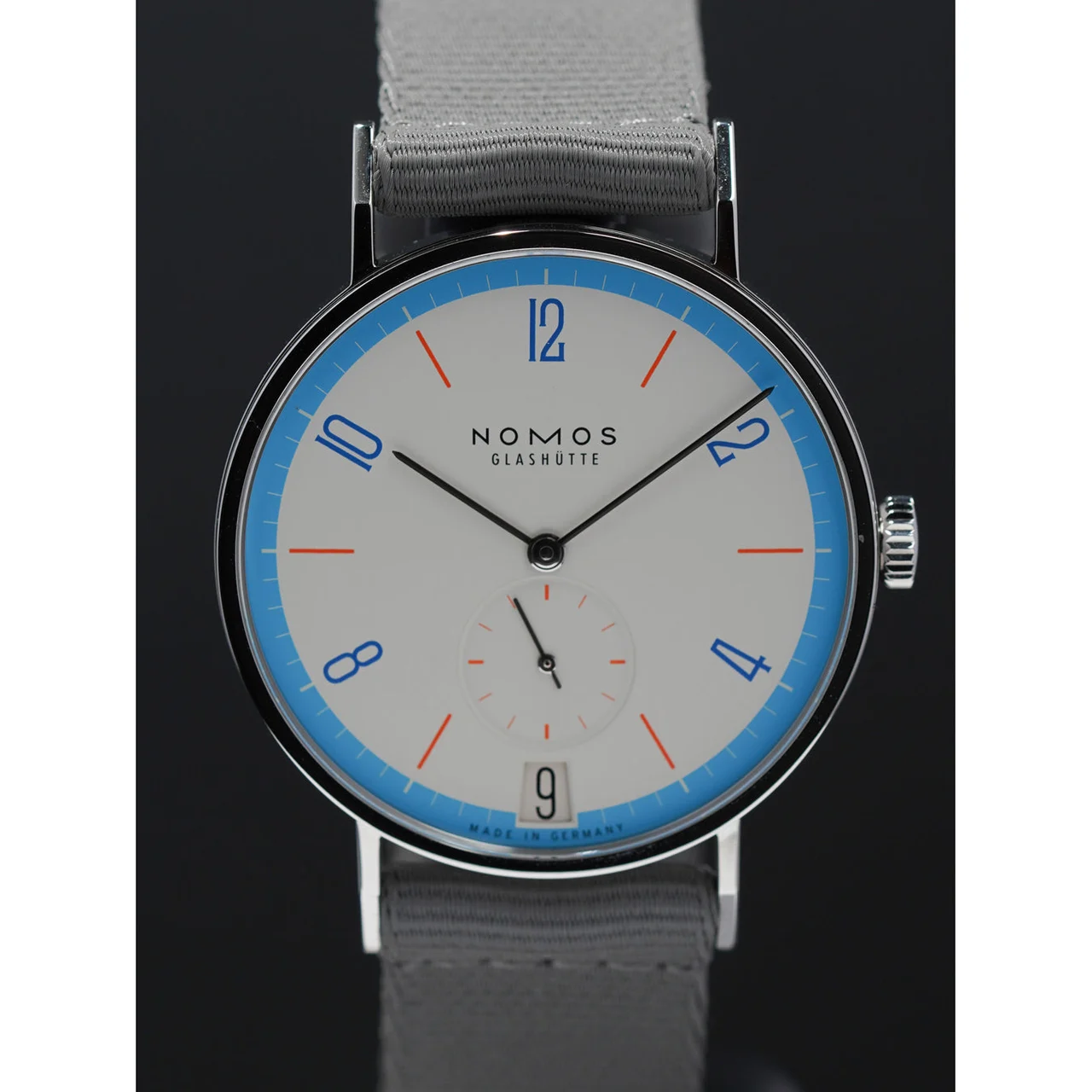 NOMOS Glashütte Tangente 38 Date Peace 210009N29648 kol saati