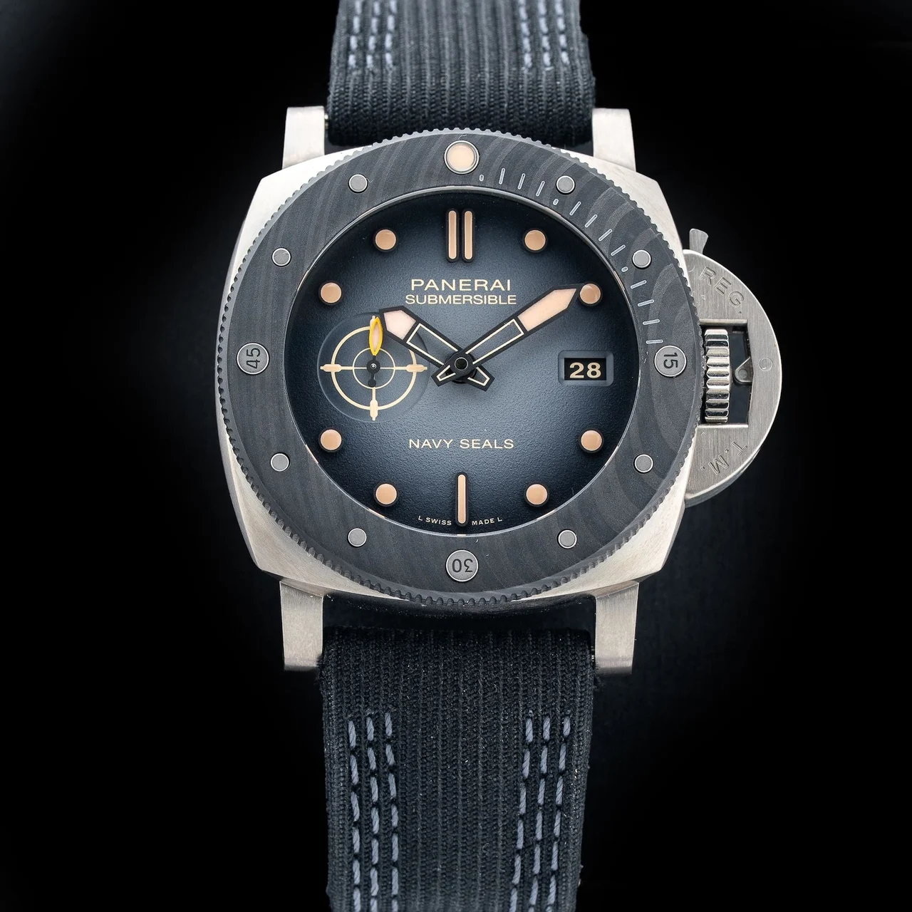 Panerai Submersible Navy SEALs Titanio 21009N29190 47 mm kol saati
