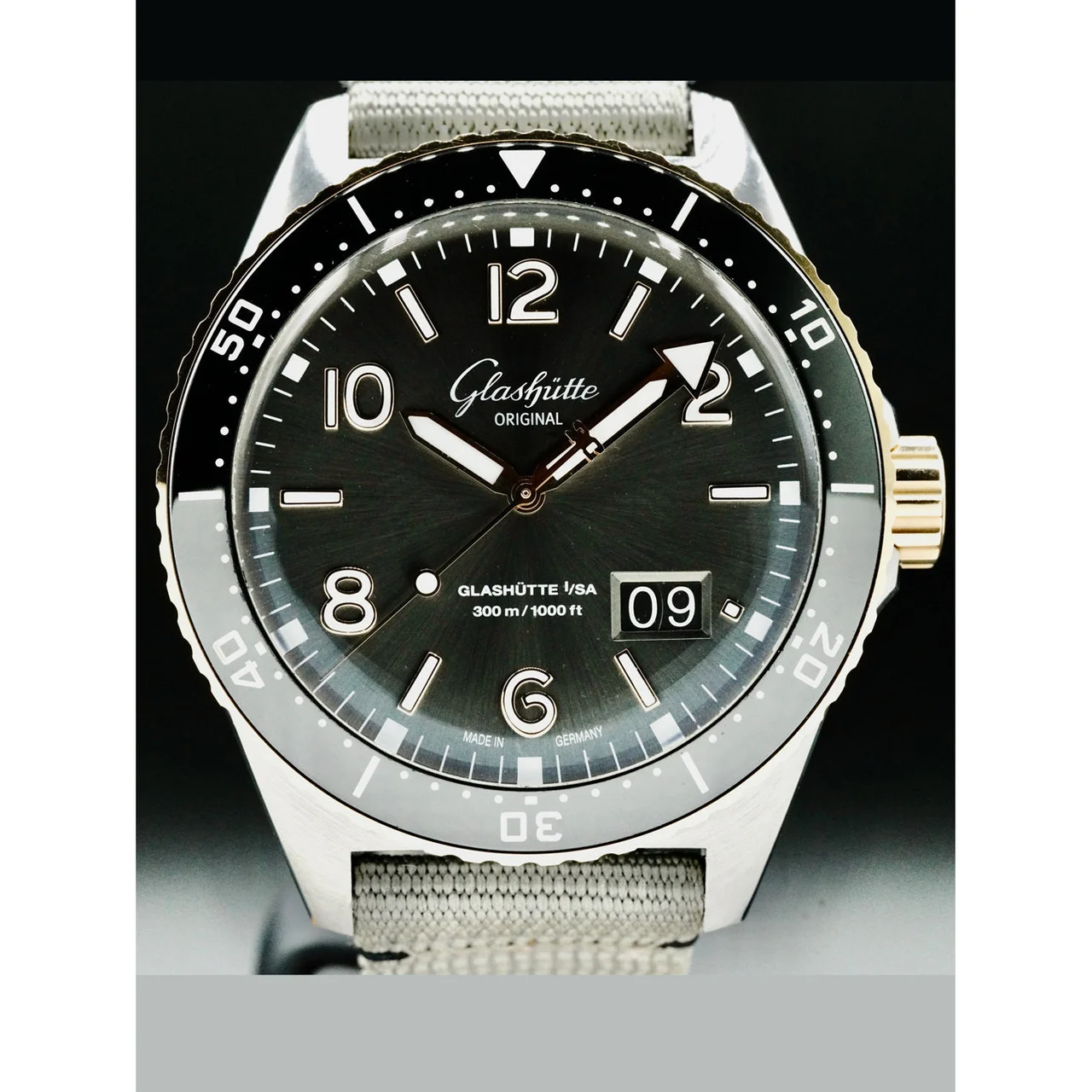 Glashutte Original Glashütte Original 1-36-13-04-91-34 SeaQ Panorama Date Steel and Gold 210000066680 43 mm kol saati
