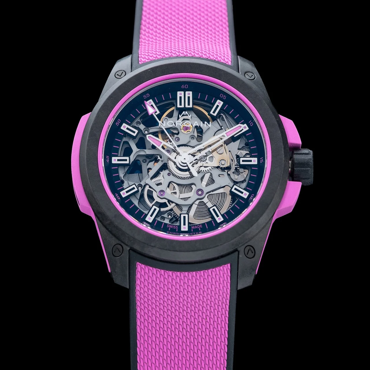 Norqain Independence Wild One Skeleton Hyper Pink Automatic – N3001.07Q04.B03.R01 210009N39577 39 mm kol saati