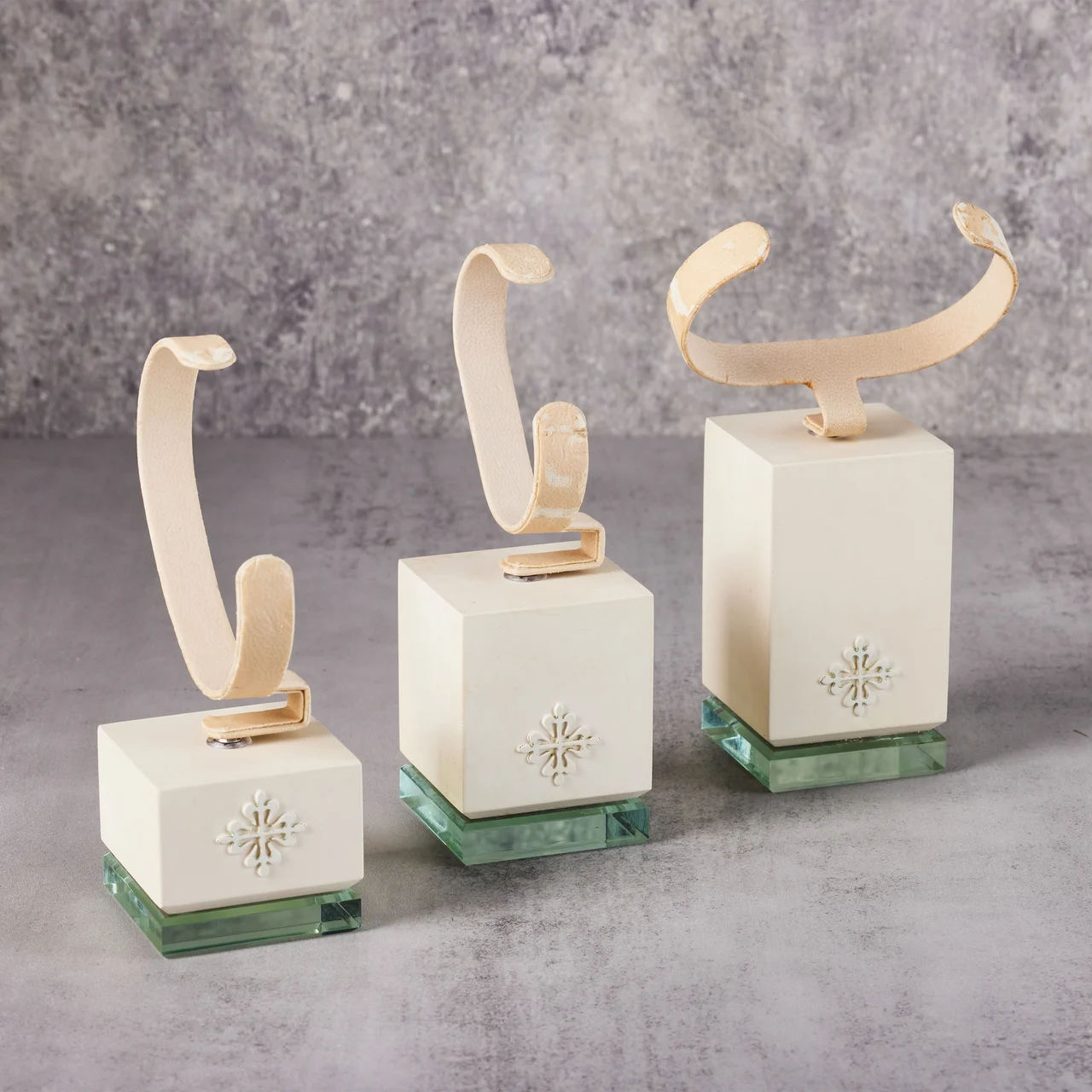 Patek Philippe PATEK PHILIPPE, REF. P374, PRESENTATION WATCH STANDS kol saati