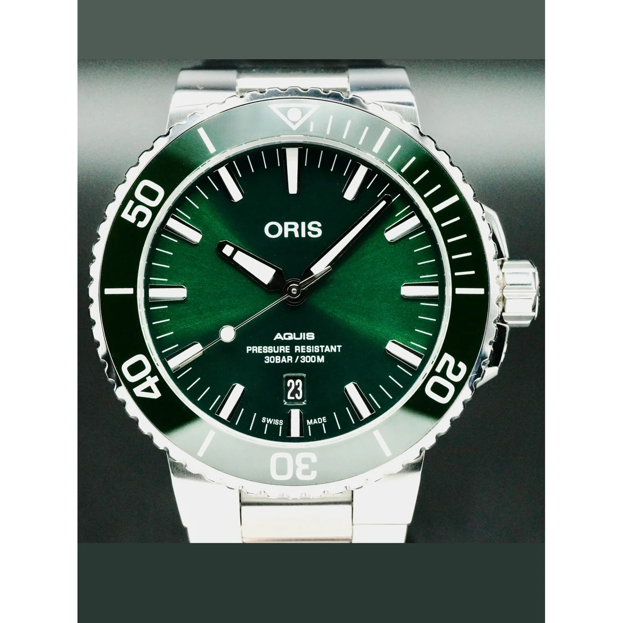 Oris Aquis Date Green Dial on Bracelet 210000068543 50 mm kol saati