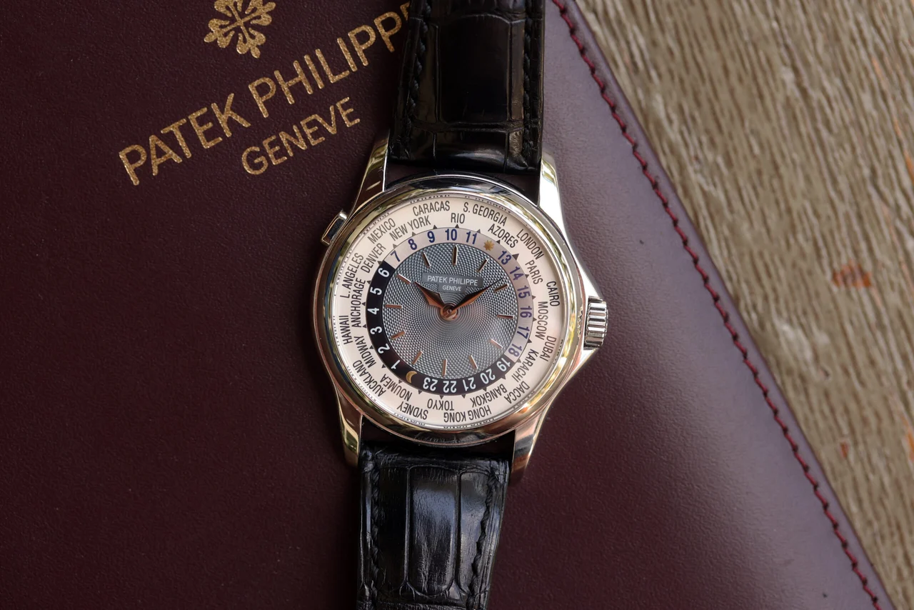 Patek Philippe World Time ref. 5110P “Platinum, Blue Dial” 37 mm kol saati
