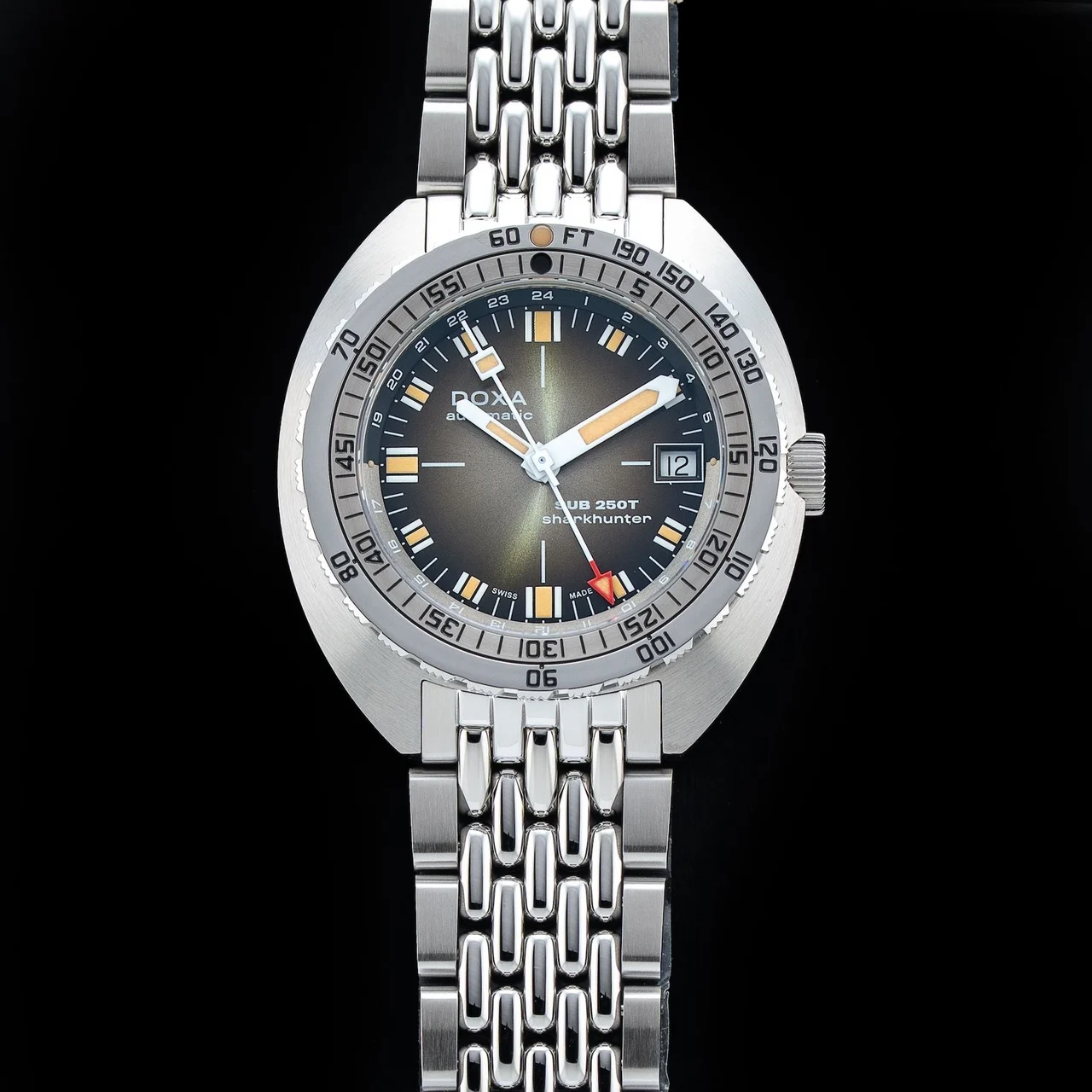 Doxa SUB 250T GMT Sharkhunter Vintage On Stainless Steel Bracelet NAP21000N28639 kol saati
