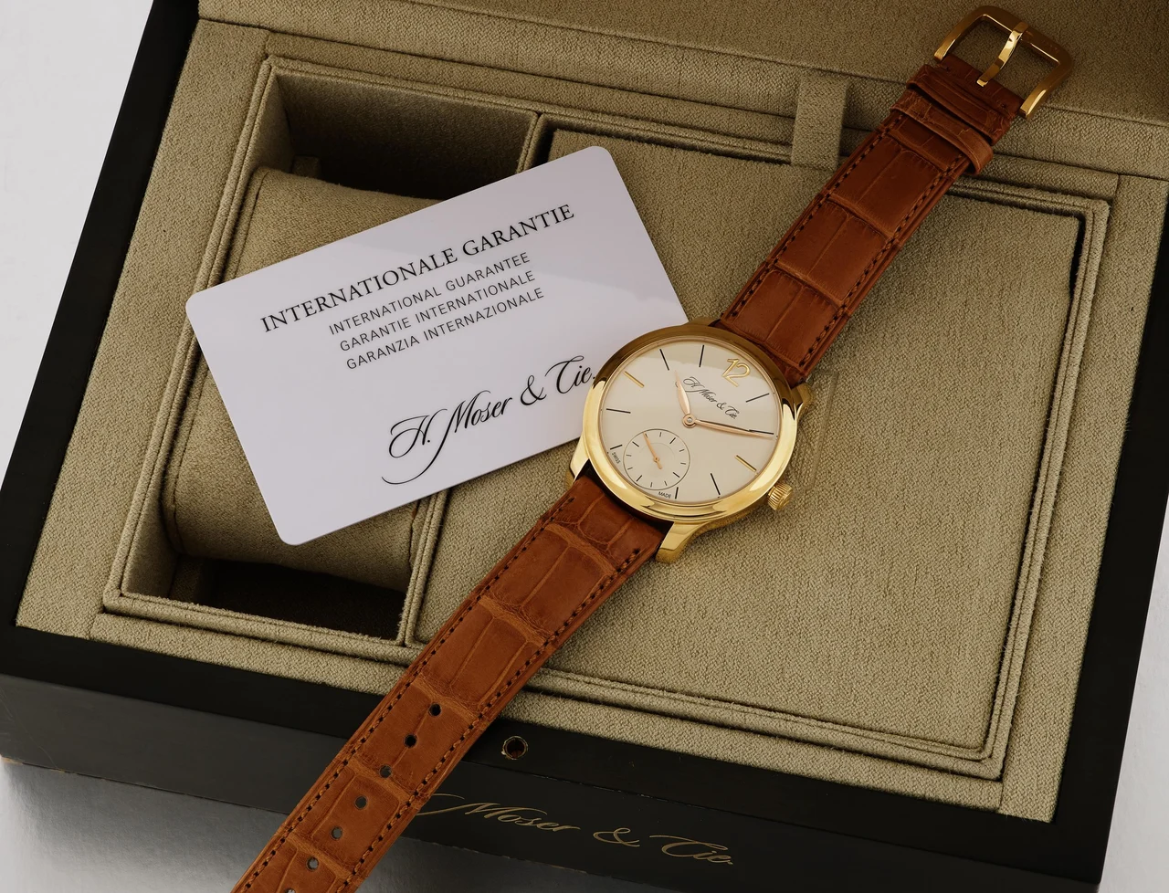 H. Moser & Cie. - Moser & Cie. - Ref. 321.503, gold escapement, stop-seconds, power-reserve indication; “Mayu”; 18K yellow gold kol saati