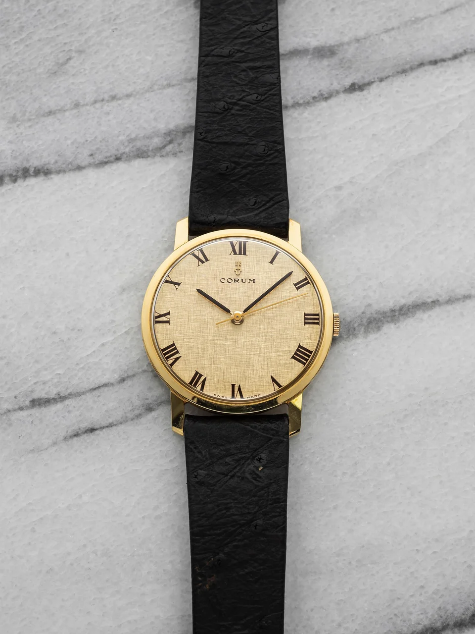 Corum Corum 10702 34 mm kol saati