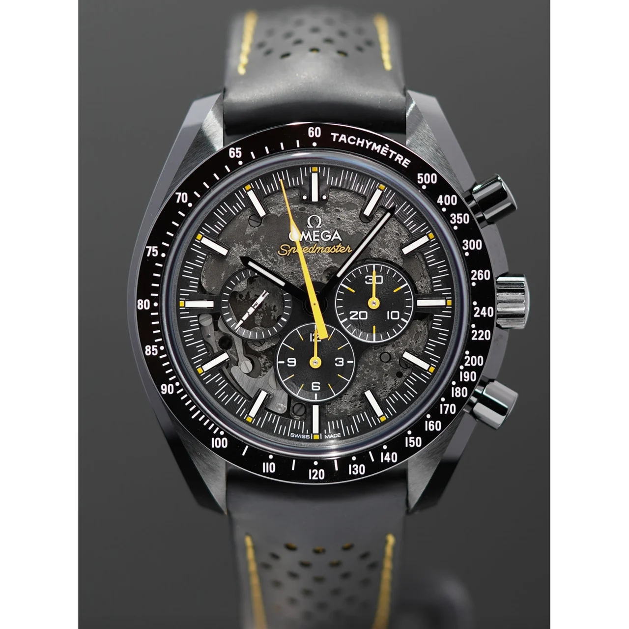 OMEGA Speedmaster Dark Side of the Moon Apollo 8 310.92.44.50.01.001 210009N31771 44 mm kol saati
