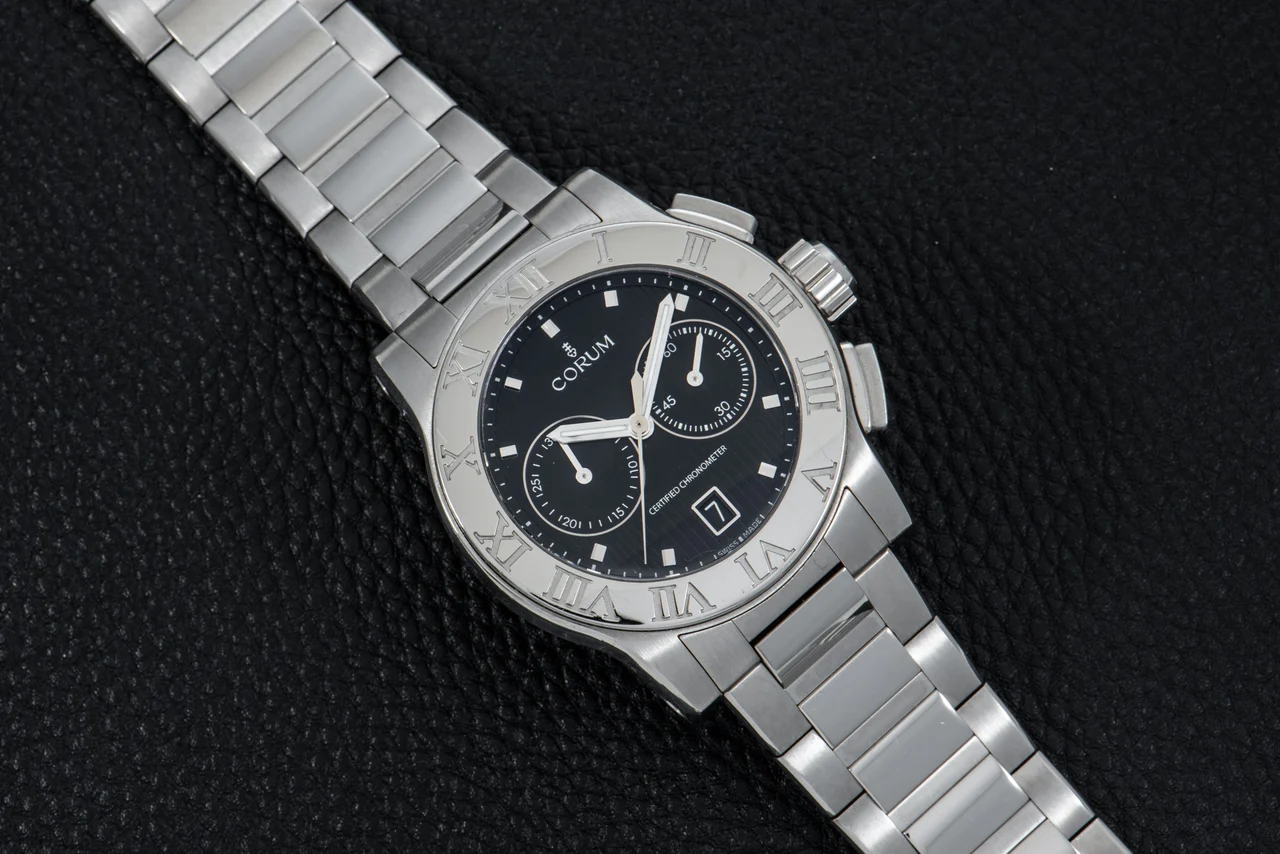 Corum Romulus 40991399 44 mm kol saati