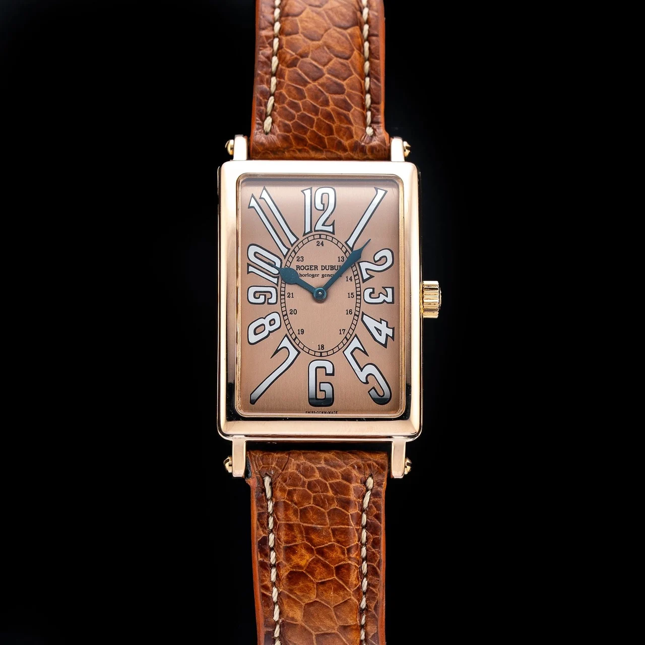 Roger Dubuis Much More 210009N34162 27 mm kol saati