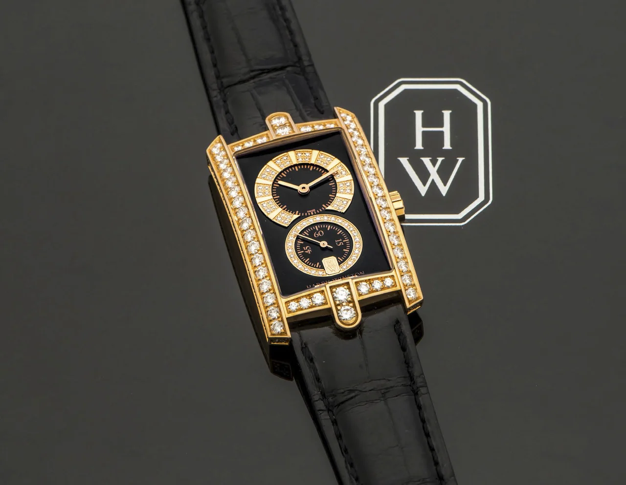 Harry Winston HARRY WINSTON REF. 330/UMR ROSE GOLD A very fine and elegant manual-winding 18 K rose gold lady's diamond-set wristwatch. kol saati