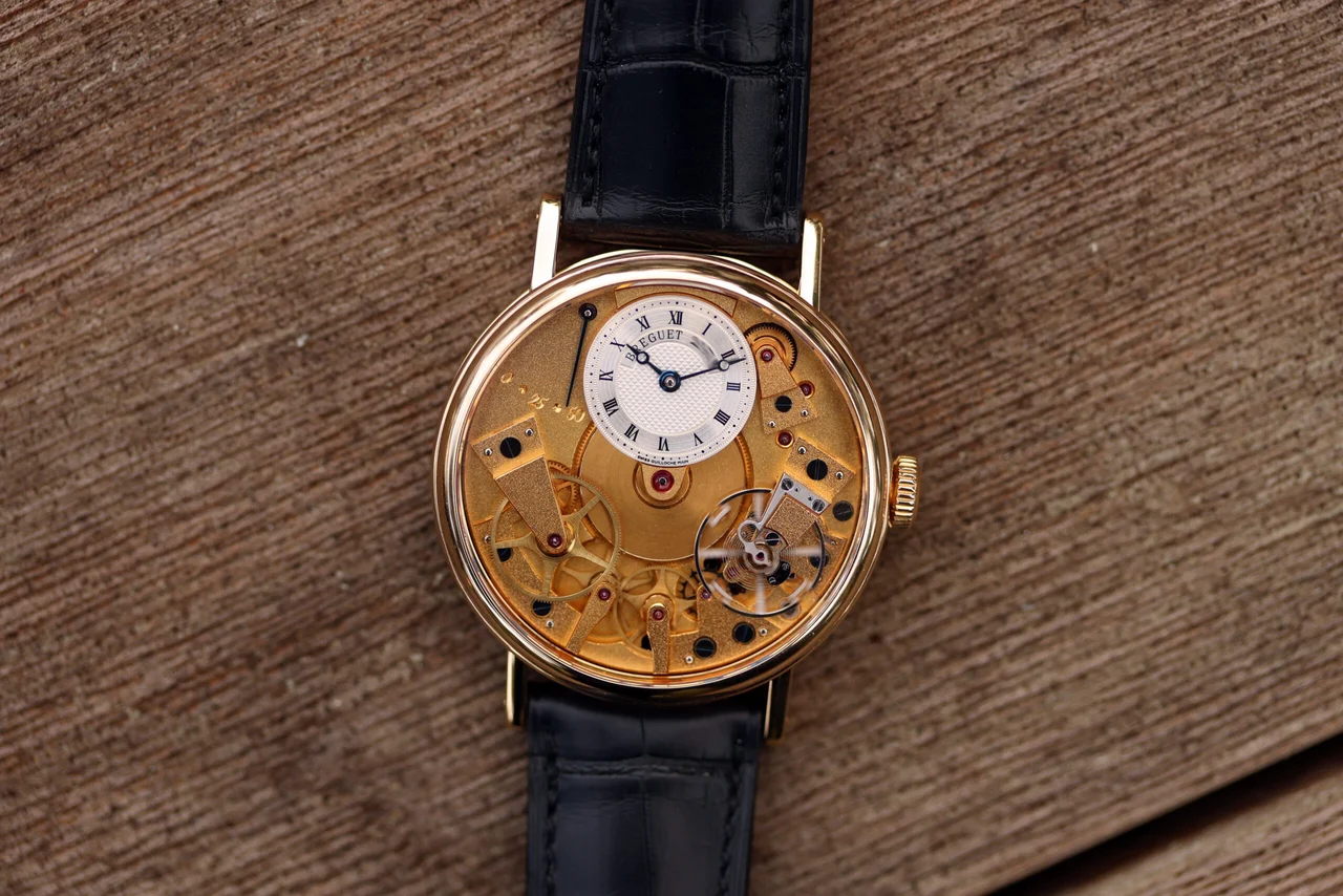 Breguet Tradition ref. 7027 in Yellow Gold, Silver Guilloche 37 mm kol saati