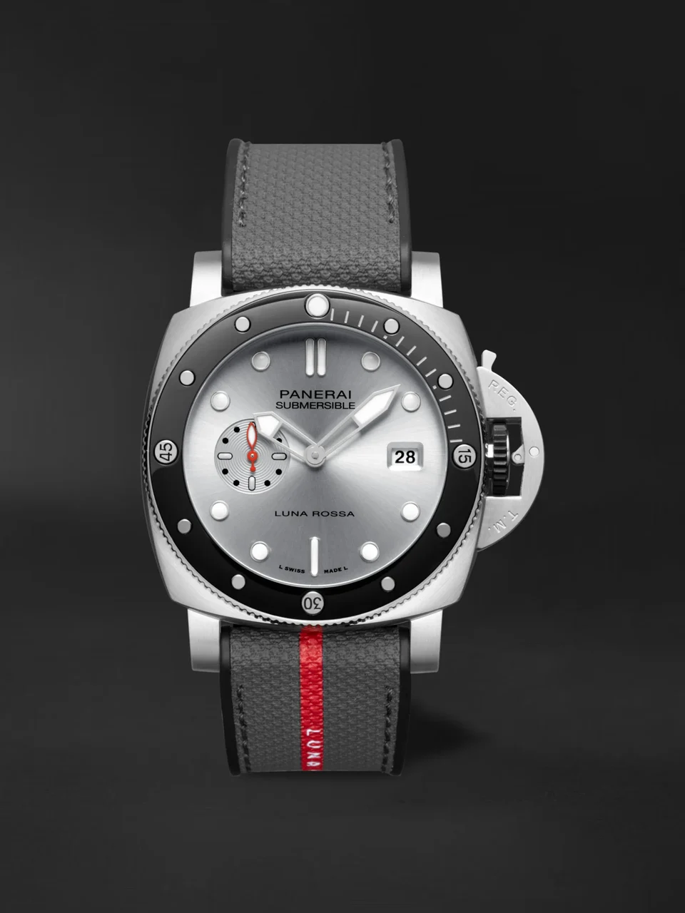 Panerai Submersible QuarantaQuattro Luna Rossa PAM01681 44 mm kol saati