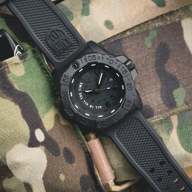 Luminox Navy Seal LM3501.BO.AL kol saati