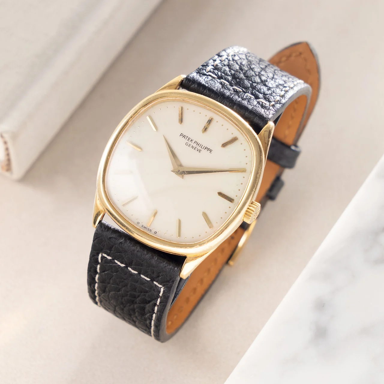 Patek Philippe Golden Ellipse W-3643 33 mm kol saati