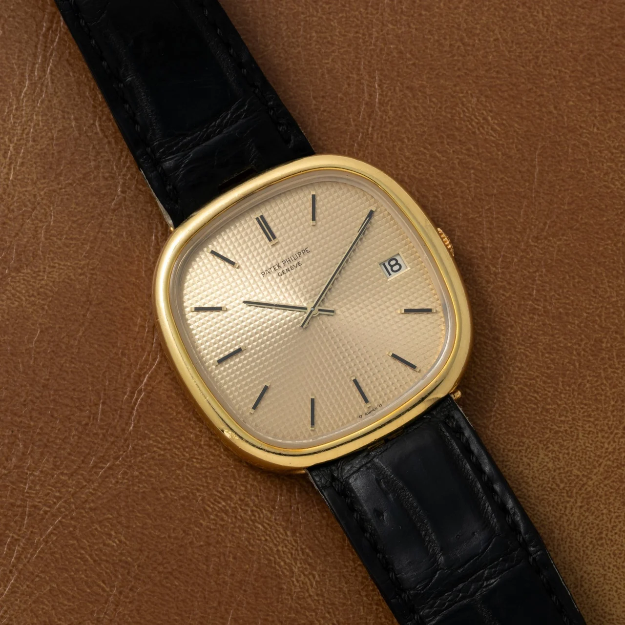 Patek Philippe Golden Ellipse 40930473 36 mm kol saati