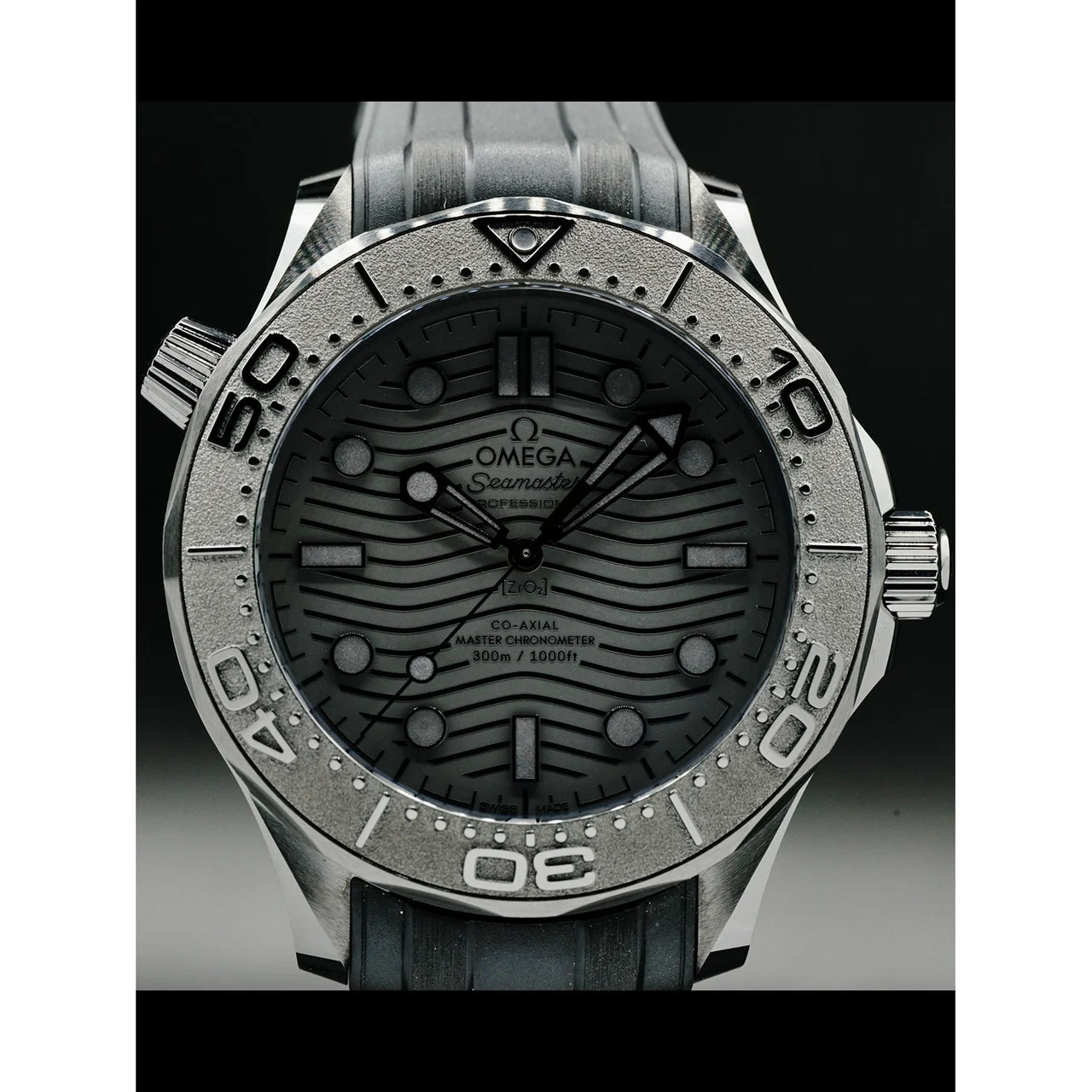 OMEGA Seamaster Diver 300 Black Ceramic Black Dial 210.92.44.20.01.003 210000033522 43.5 mm kol saati