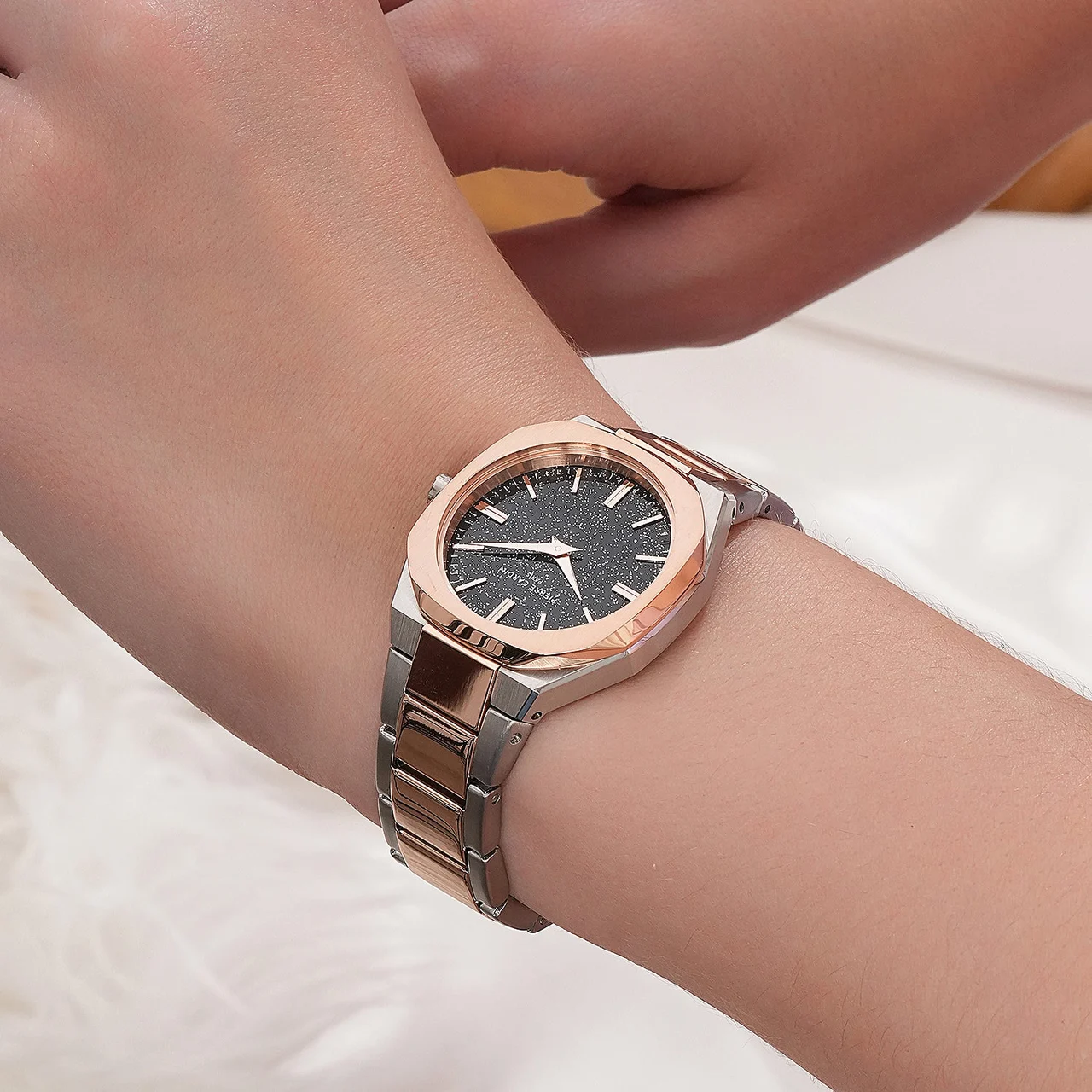 Elysee Maison 8 Chrysanthème ’ Watch - Two-Tone Rose Gold & Silver Case, Black Sparkle Dial with Two-Tone Metal Strap CF.1008.MU.1 32 mm kol saati