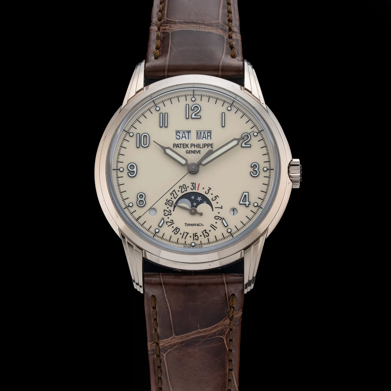Patek Philippe Perpetual Calendar 5320G-001 Tiffany-Stamped 210009N36555 40 mm kol saati