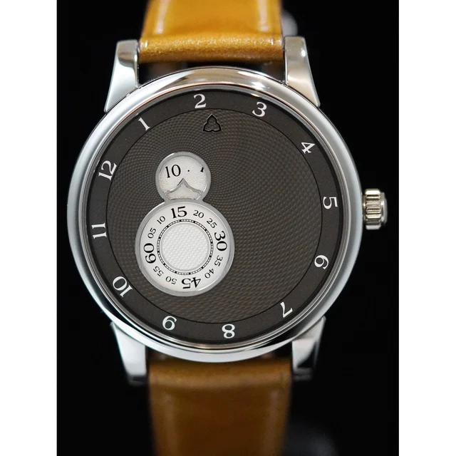 Trilobe Nuit Fantastique Guilloche Brume 40.5mm 210009N31786 kol saati