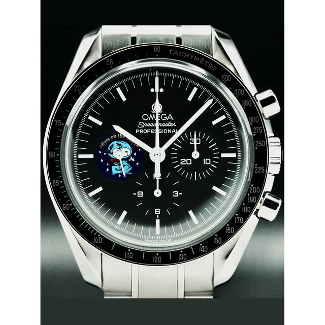 OMEGA Speedmaster Snoopy Eyes On The Stars 210000054298 kol saati