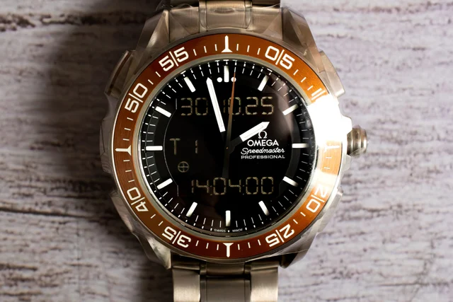 OMEGA Speedmaster 318.90.45.79.01.003 kol saati