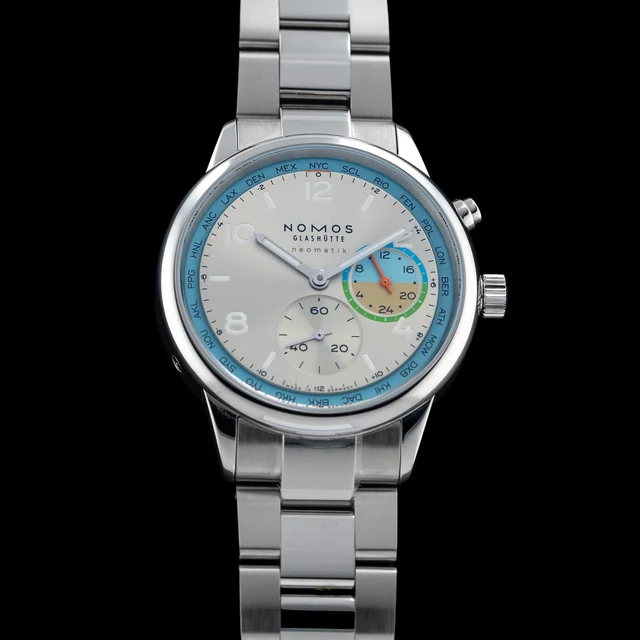 NOMOS Glashütte Club Sport Neomatik Worldtimer Roam 790.S10 POC210009N35325 kol saati