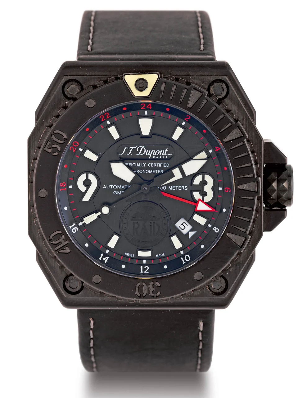 S.T. Dupont Gign Gmt STEEL S. T. Dupont, limited edition 25 years forGIGN, Ref. PKDA235. Made circa 2010. Fine, PVD stainless steel, self-windingGMT with a pvd coated buckle. Montre-bracelet en acier PVD. Bo îtier tonneau. Fond visse. Lunette rotative de plongée. Cadrannoir avec index bâtons et arabes, guichet pourla date. Mouvement mécanique automatique. kol saati