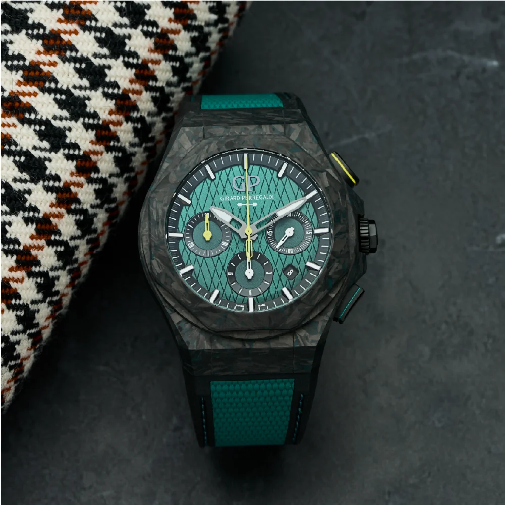 Girard-Perregaux Laureato Absolute Chronograph Aston Marti Girard-Perregaux - Laureato Absolute Chronograph Aston Marti 44 mm kol saati