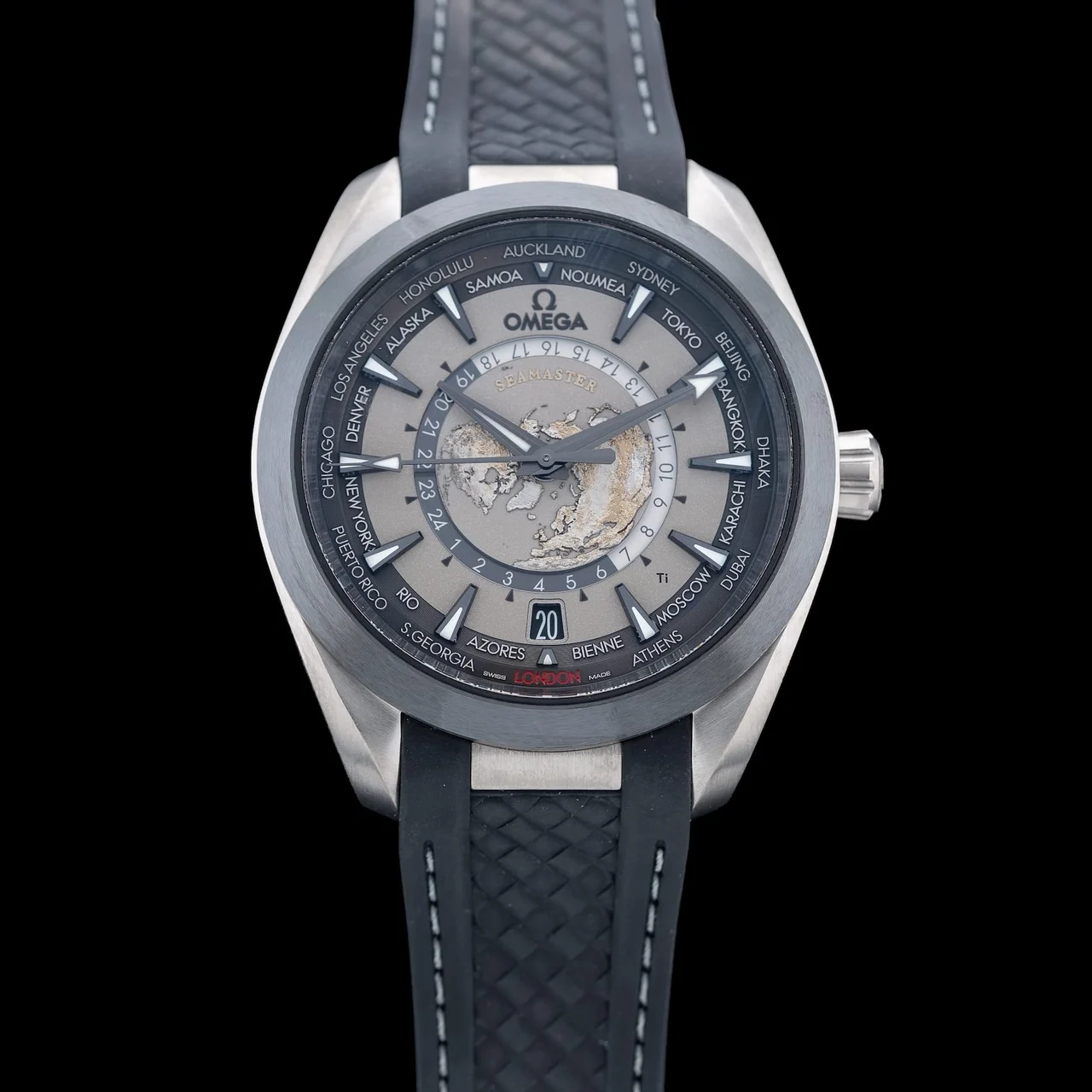 OMEGA Seamaster Aqua Terra 150M Worldtimer 43mm Black 220.92.43.22.99.001 210009N41895 43 mm kol saati