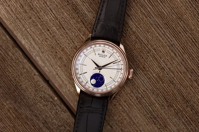 Rolex Cellini Moonphase ref. 50535 Rose Gold kol saati