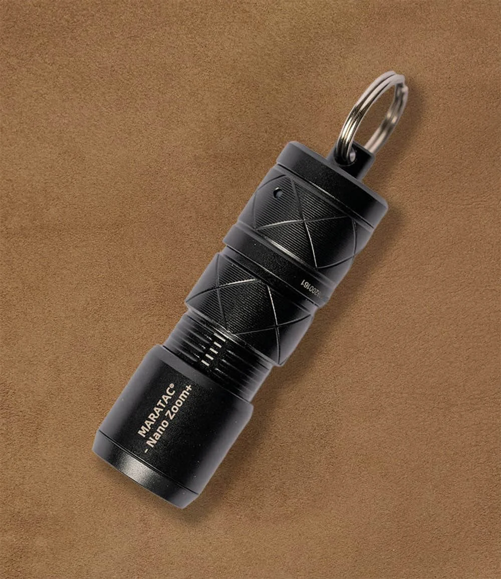 CountyComm Nano Zoom+ Flashlight Kit by Maratac® Q22-B kol saati