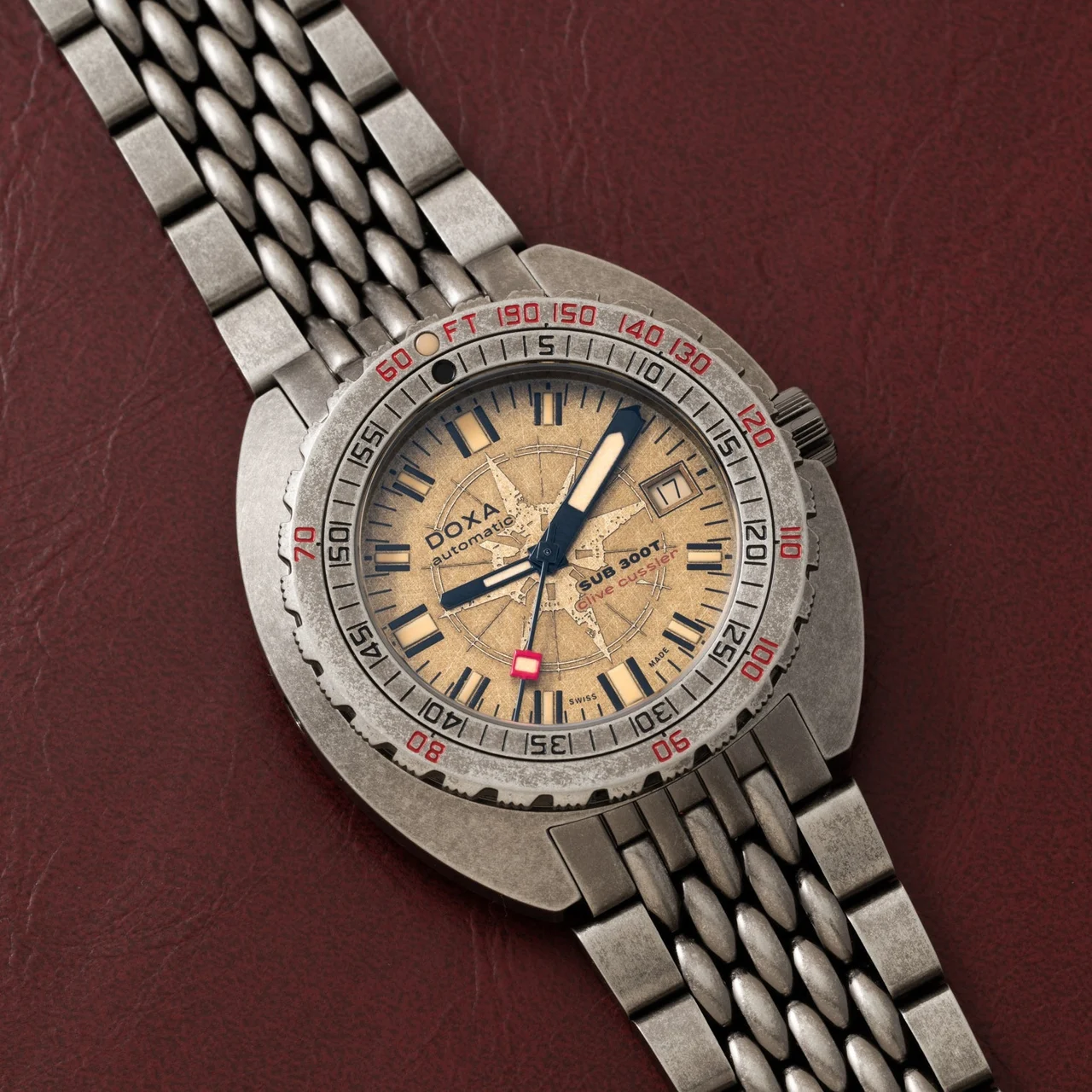Doxa Sub 300T 40992223 43 mm kol saati