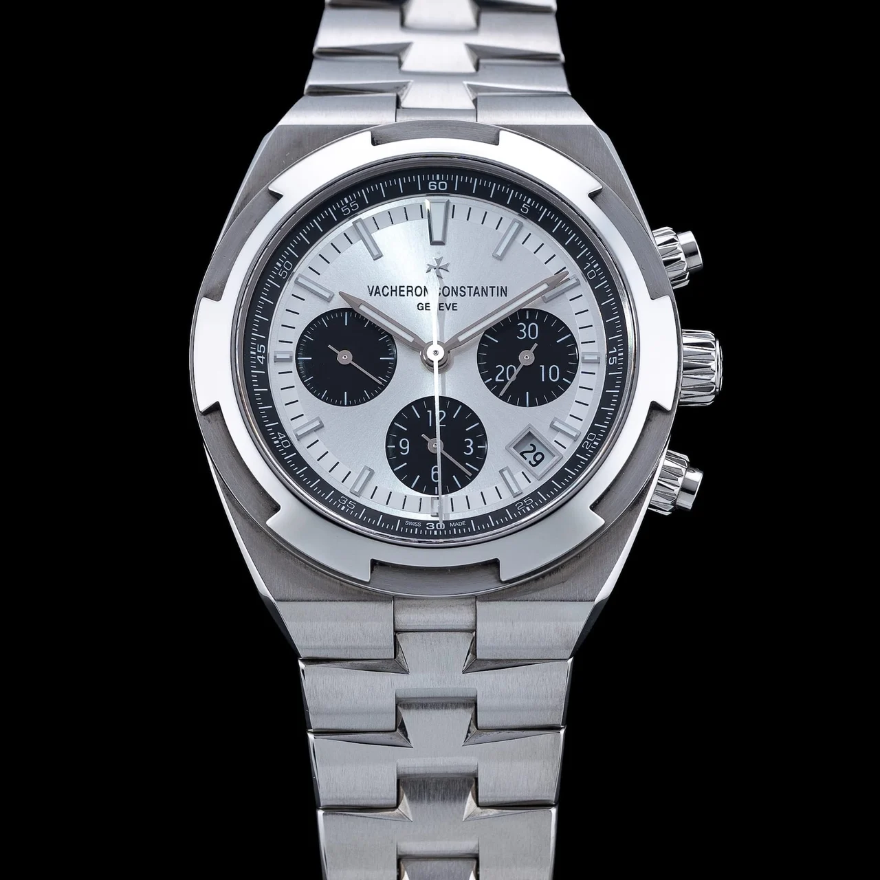 Vacheron Constantin Overseas Chronograph Panda 5500V/110A-B686 210009N43717 42 mm kol saati