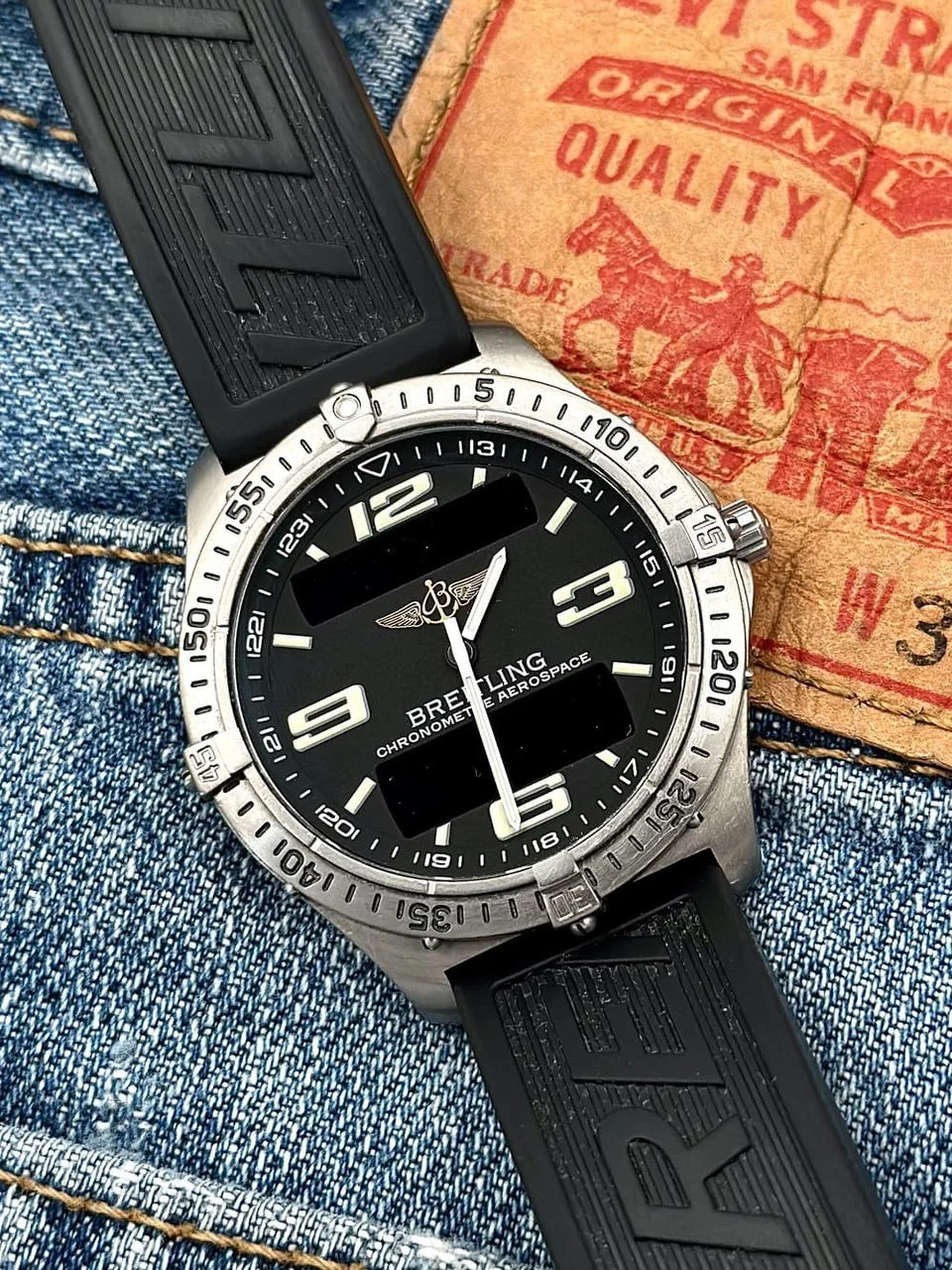 Breitling Chronometre Aerospace Titanium 40 mm Black Dial E7 40 mm kol saati