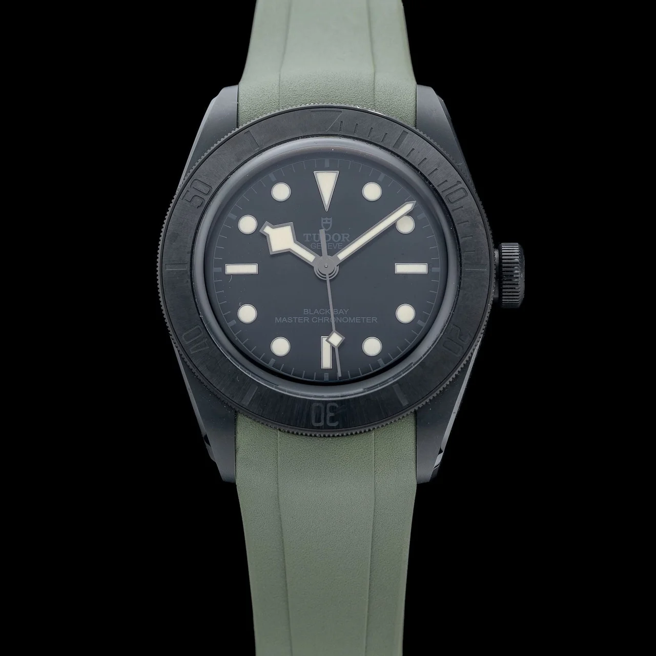 Tudor Black Bay Ceramic M79210CNU-0001 210009N29890 41 mm kol saati