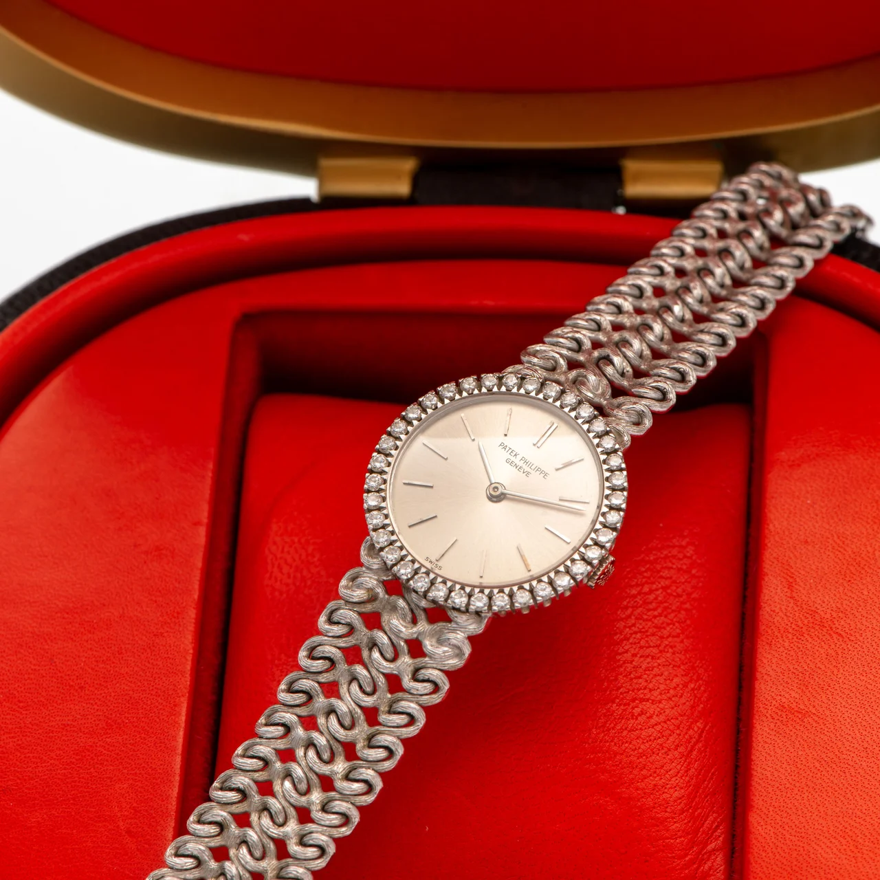 Patek Philippe PATEK PHILIPPE, REF. 3355, DIAMOND BEZEL, WHITE GOLD kol saati
