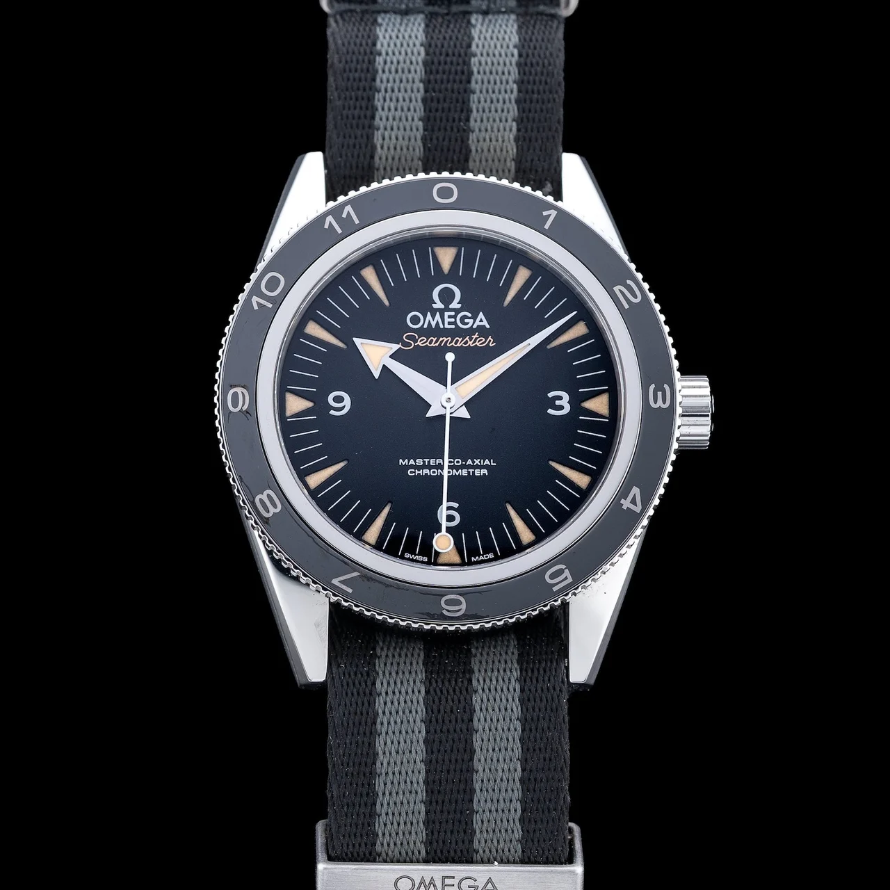 OMEGA Seamaster 300 Spectre Limited Edition 233.32.41.21.01.001 210009N43420 kol saati