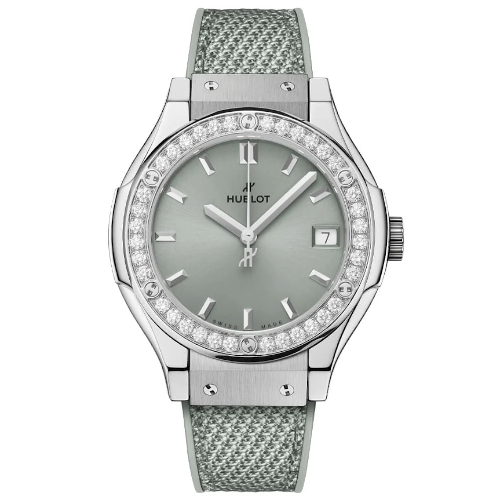 Hublot Classic Fusion Titanium Sage Green Diamonds 33mm 581.NX.891G.NR.1104 33 mm kol saati